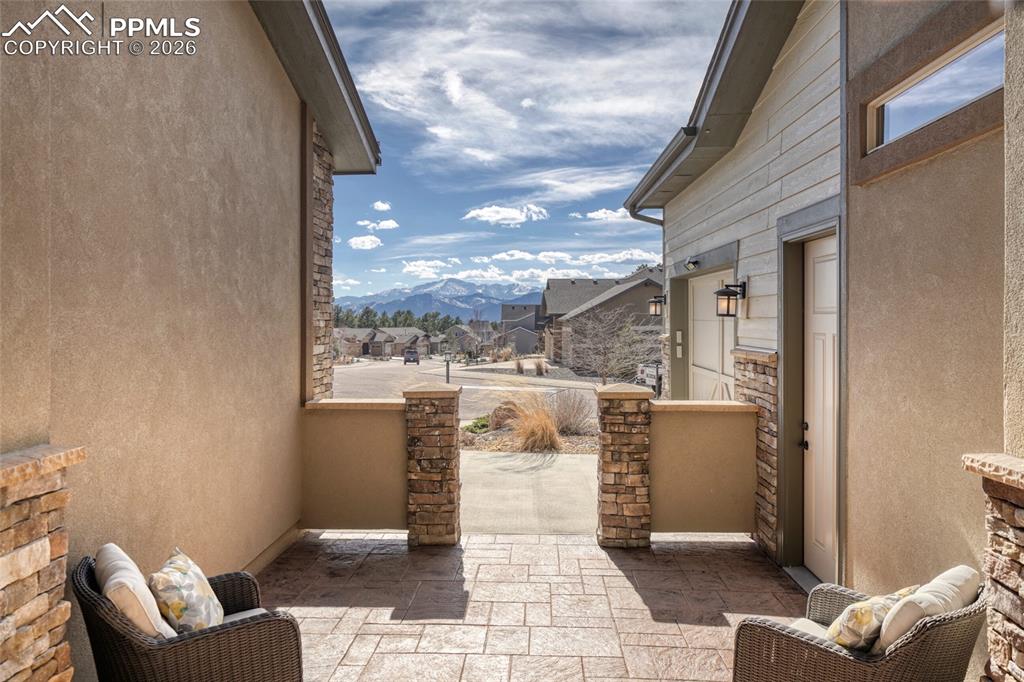 Image 5 of 50: Patio