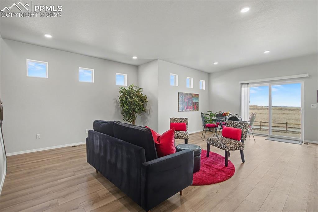 Image 14 of 45: Living Room