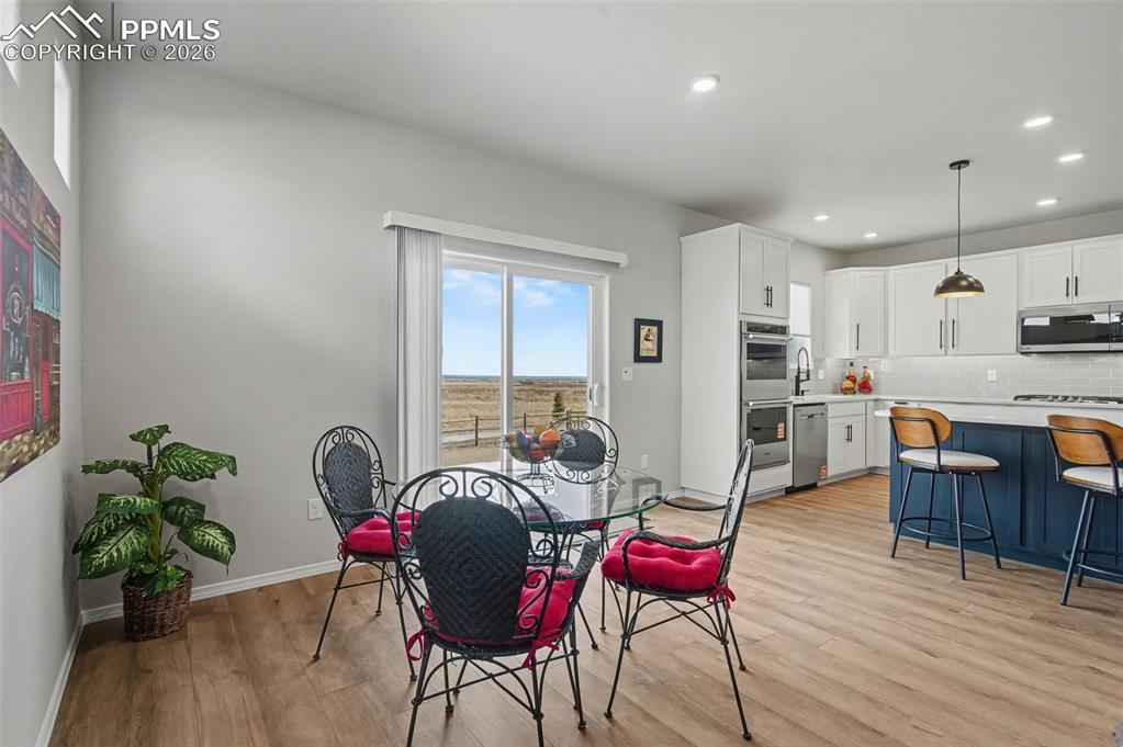 Image 16 of 45: Dining Area