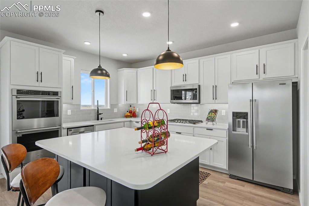 Image 19 of 45: Kitchen