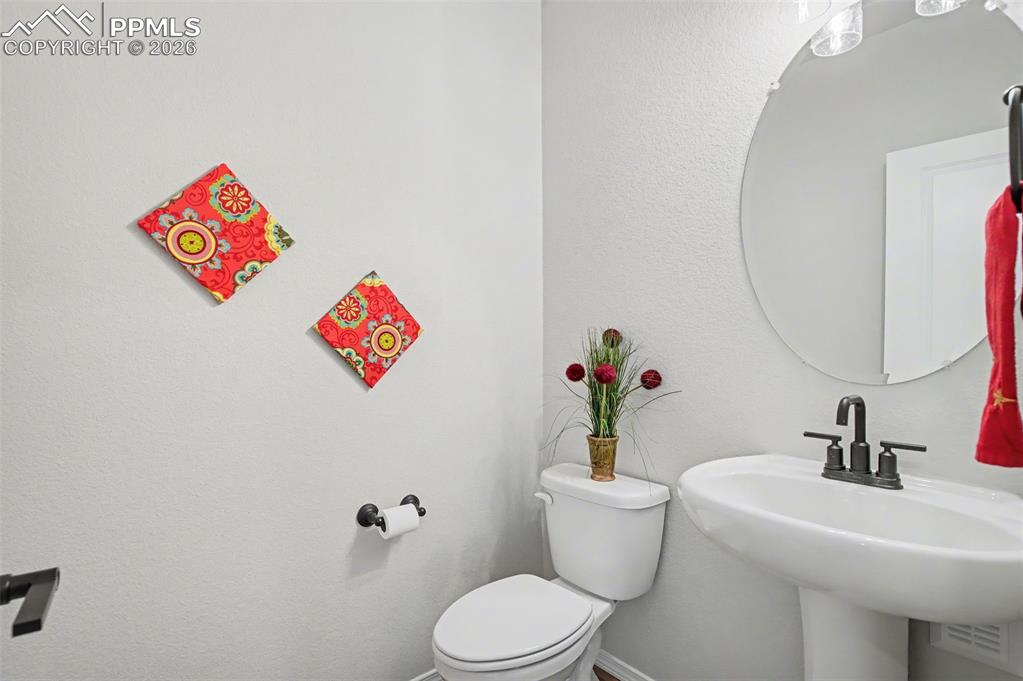 Image 23 of 45: Bathroom