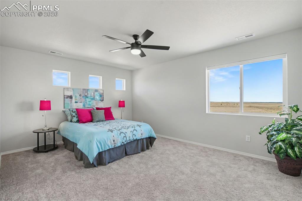 Image 28 of 45: Bedroom