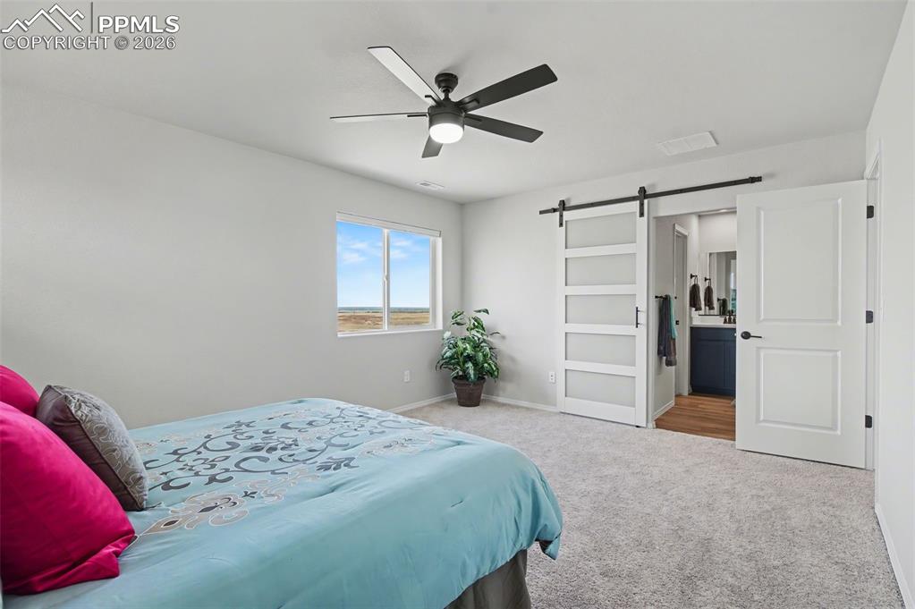 Image 29 of 45: Bedroom