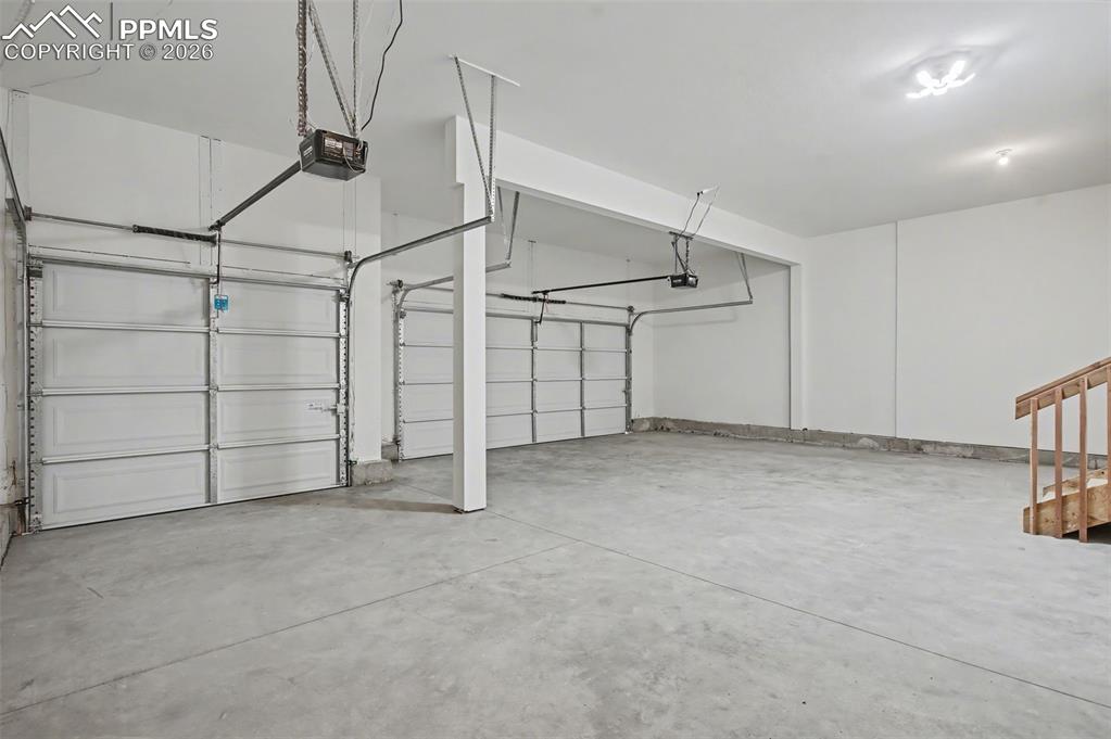 Image 42 of 45: Garage