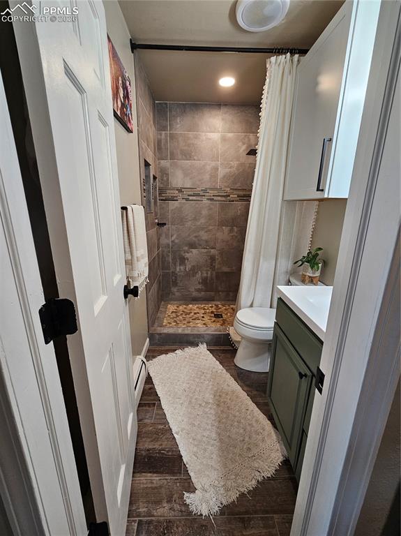 Image 13 of 17: Bathroom