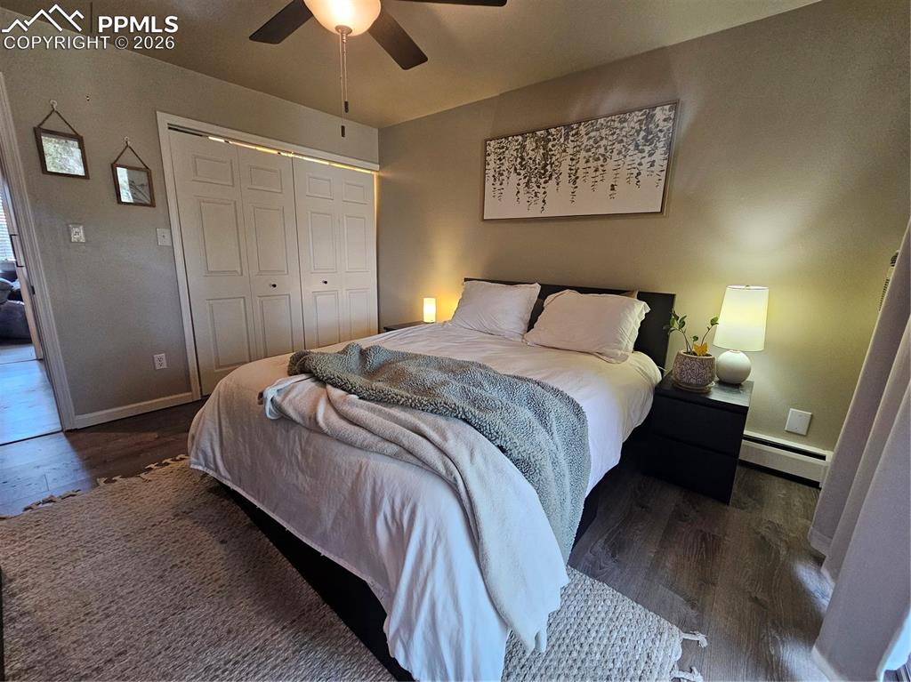 Image 15 of 17: Bedroom