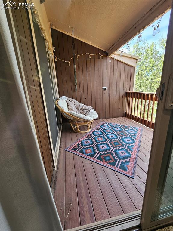 Image 16 of 17: Bedroom