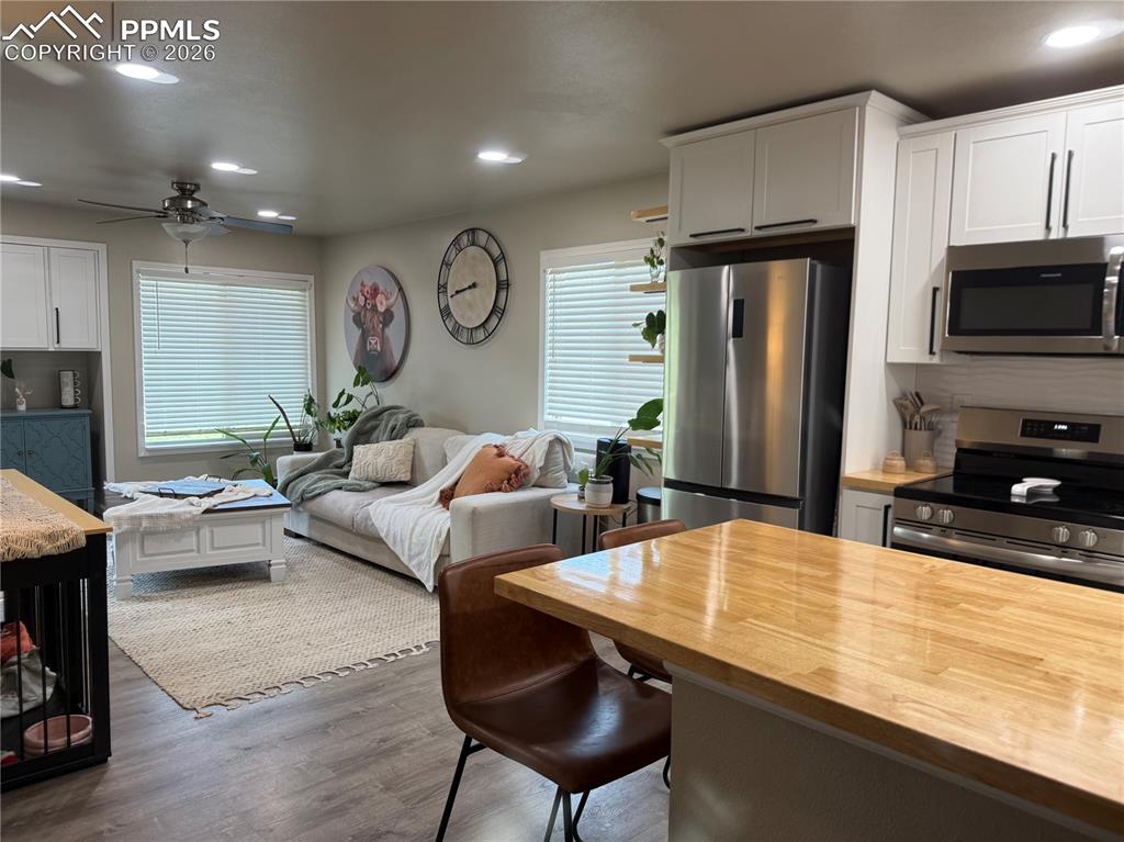 Image 6 of 17: Kitchen