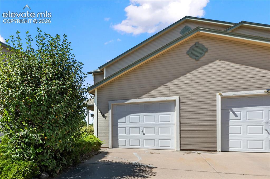Image 10 of 48: 1 car garage