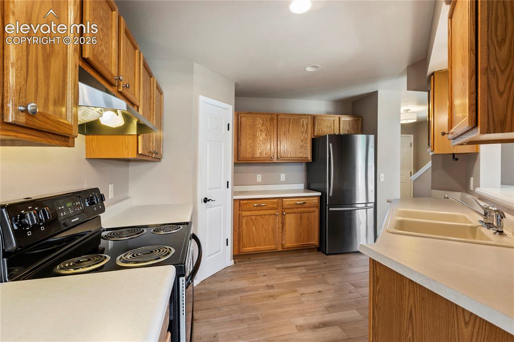 Image 20 of 48: Open kitchen, recessed lighting.