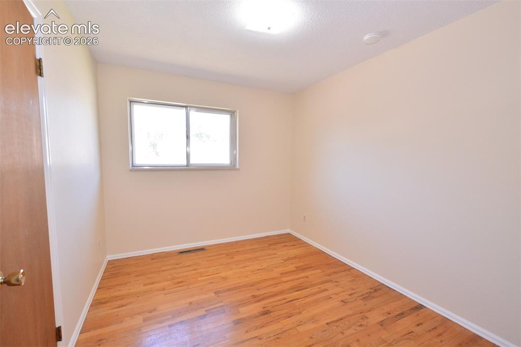 Image 10 of 21: Bedroom