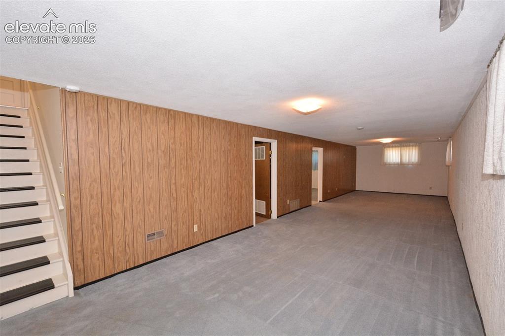 Image 11 of 21: Family Room