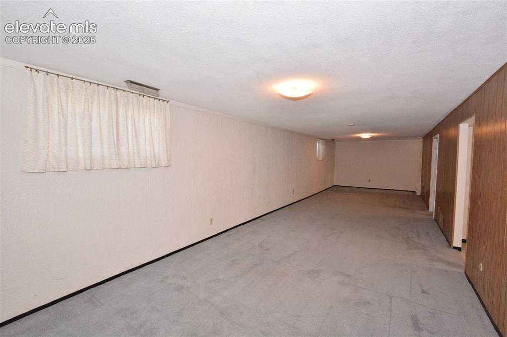 Image 12 of 21: Family Room