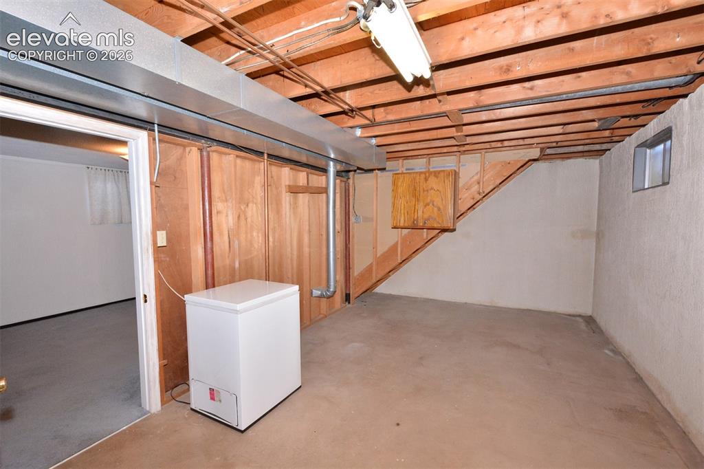 Image 13 of 21: Utility Room
