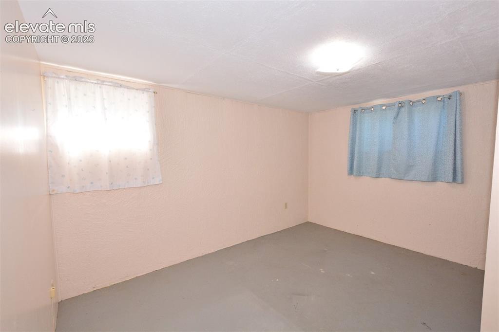 Image 15 of 21: Bedroom