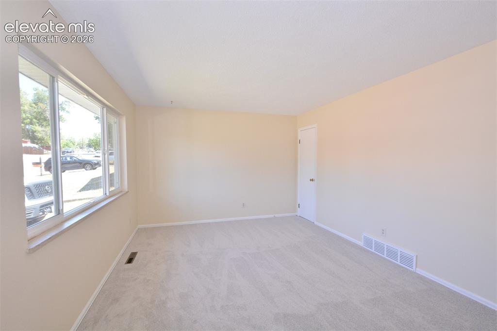 Image 3 of 21: Living Room