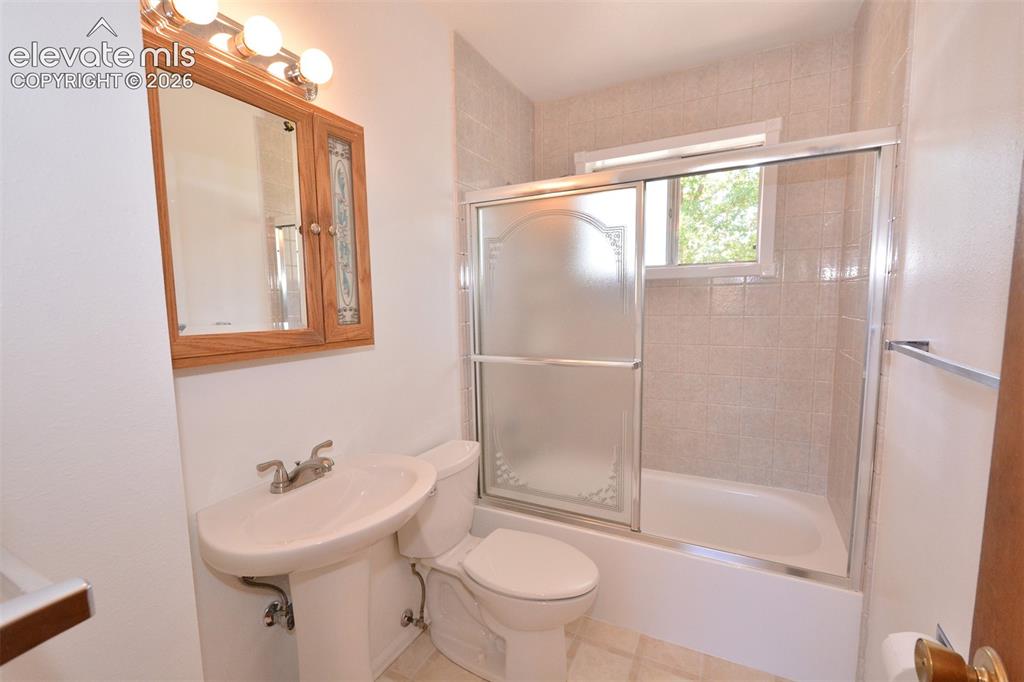 Image 9 of 21: Bathroom