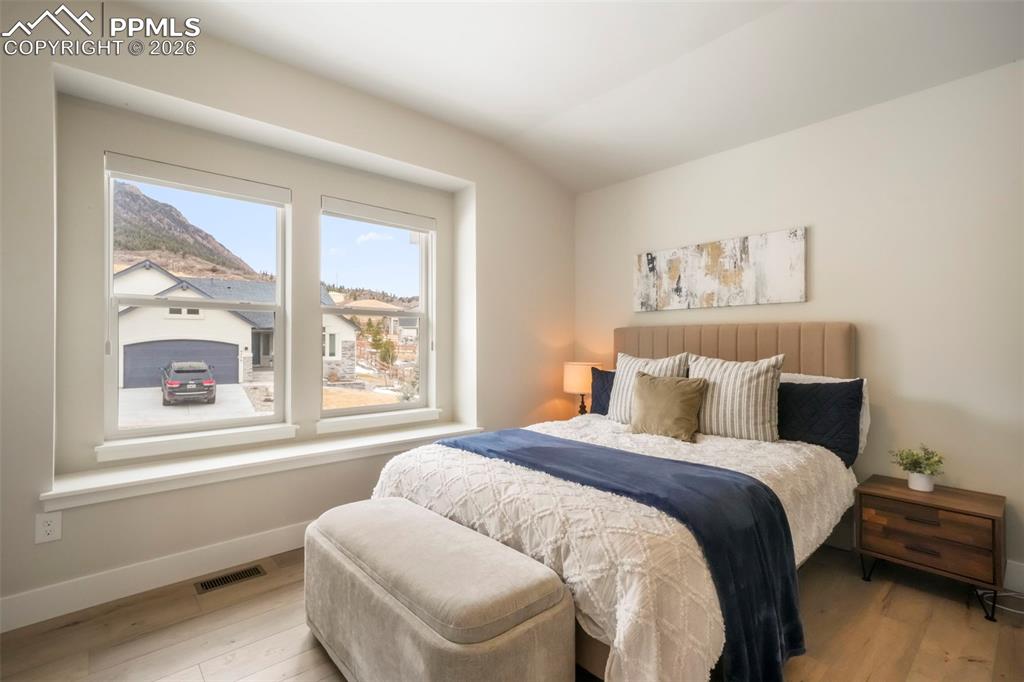 Image 10 of 50: Main Level Guest room