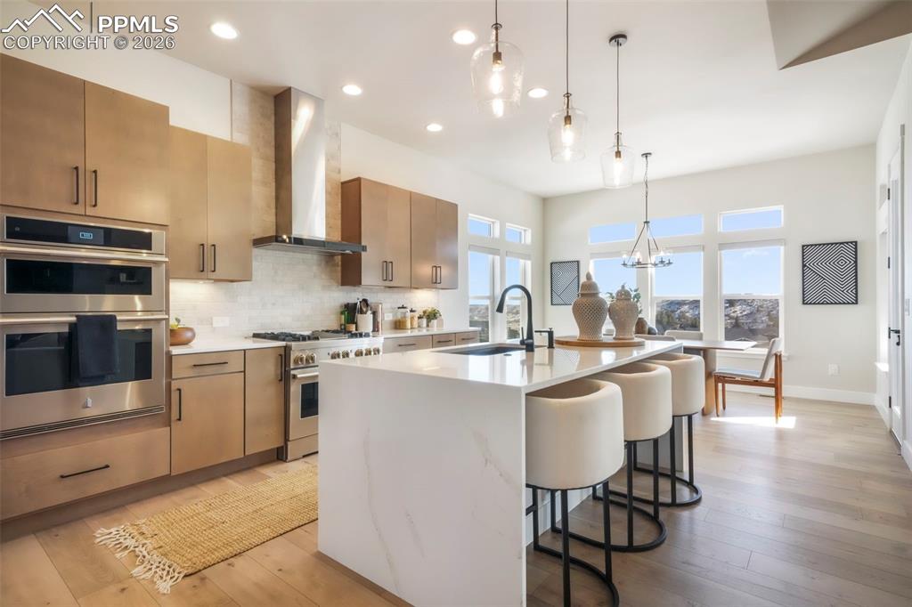 Image 17 of 50: Kitchen