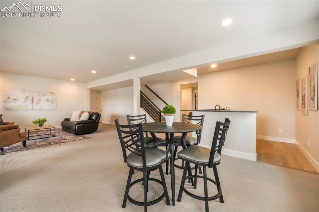 Image 35 of 50: Dining Area