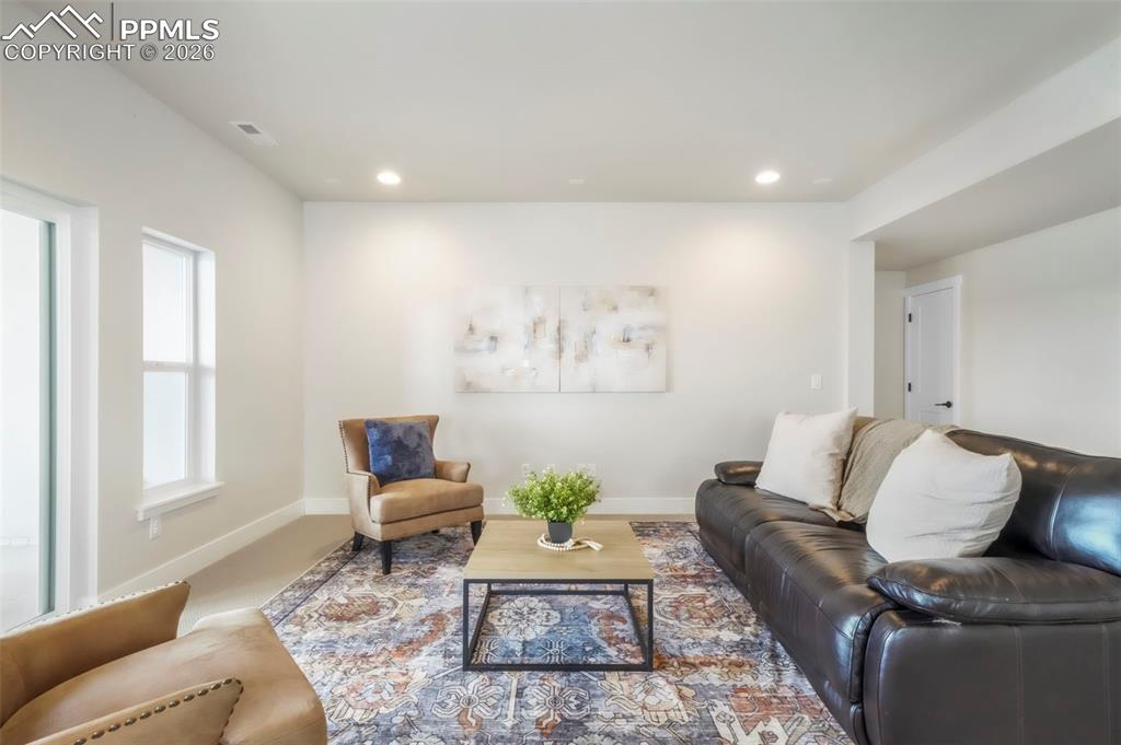 Image 38 of 50: Living Room