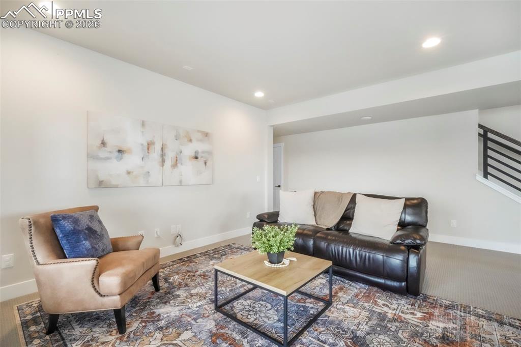 Image 39 of 50: Living Room