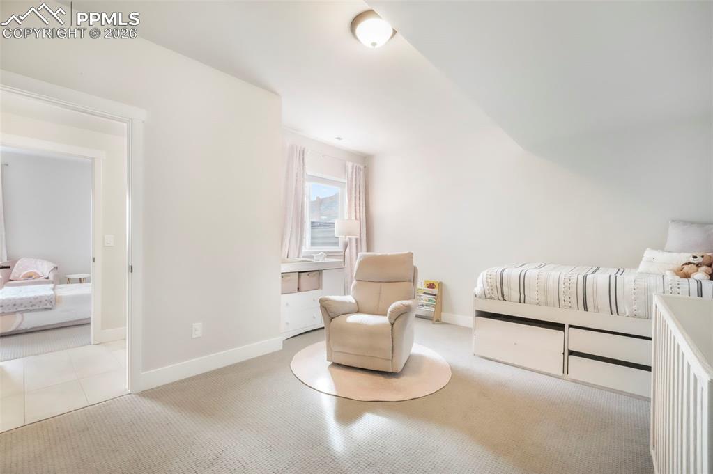 Image 40 of 50: Bedroom