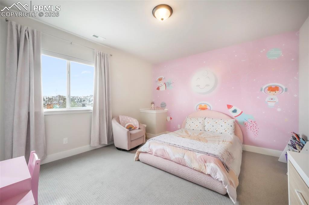 Image 43 of 50: Bedroom