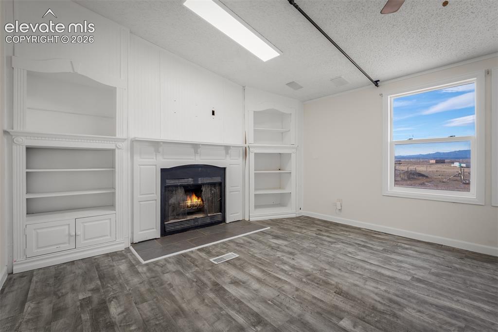 Image 14 of 48: Living Room