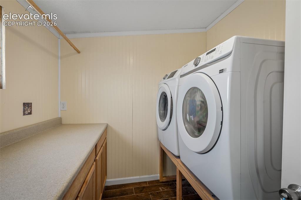 Image 30 of 48: Laundry