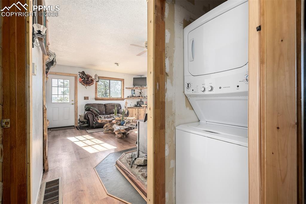 Image 16 of 50: Laundry