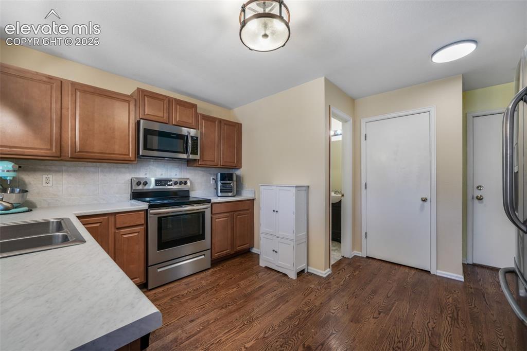 Image 13 of 36: Dining Area