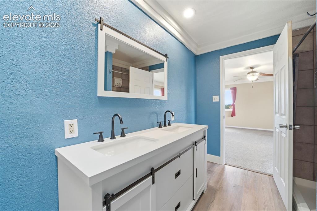 Image 16 of 49: Bathroom