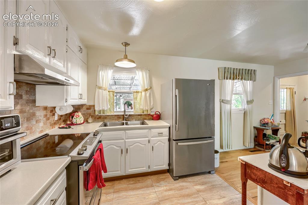 Image 12 of 29: Kitchen