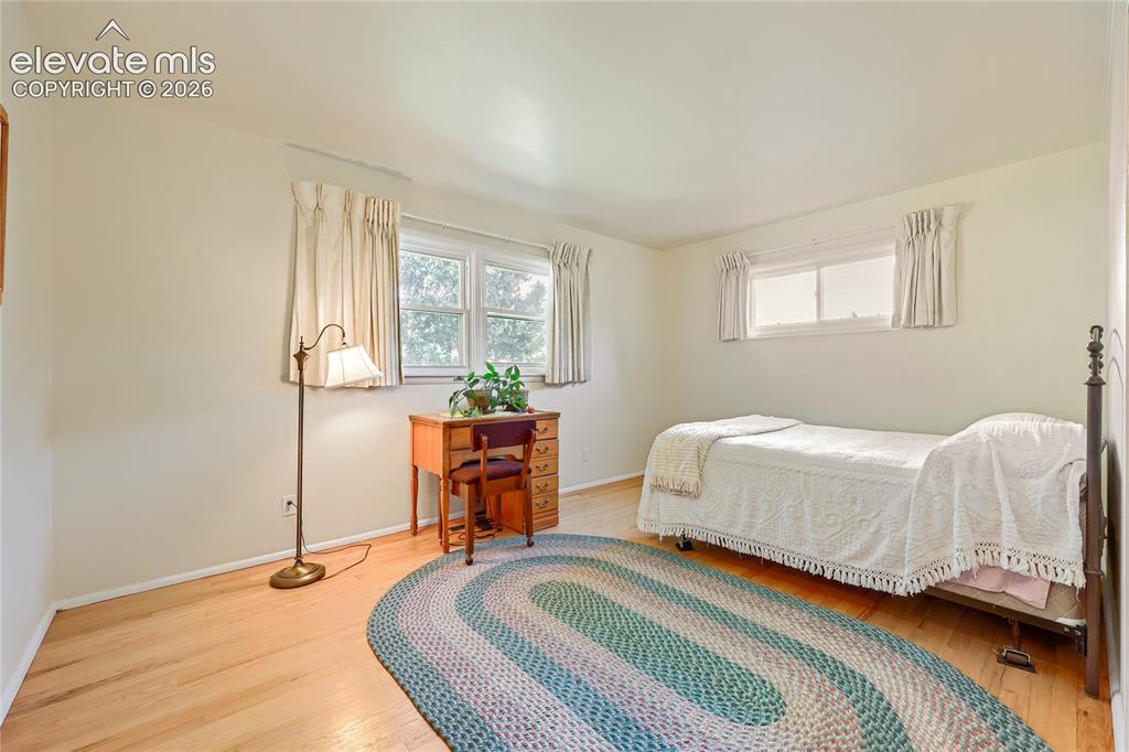 Image 20 of 29: Bedroom