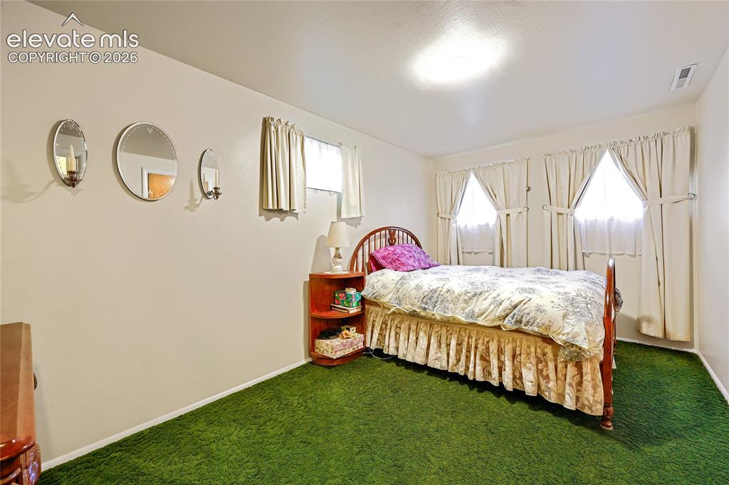 Image 23 of 29: Bedroom