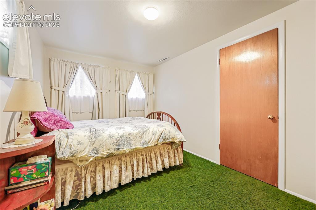 Image 24 of 29: Bedroom