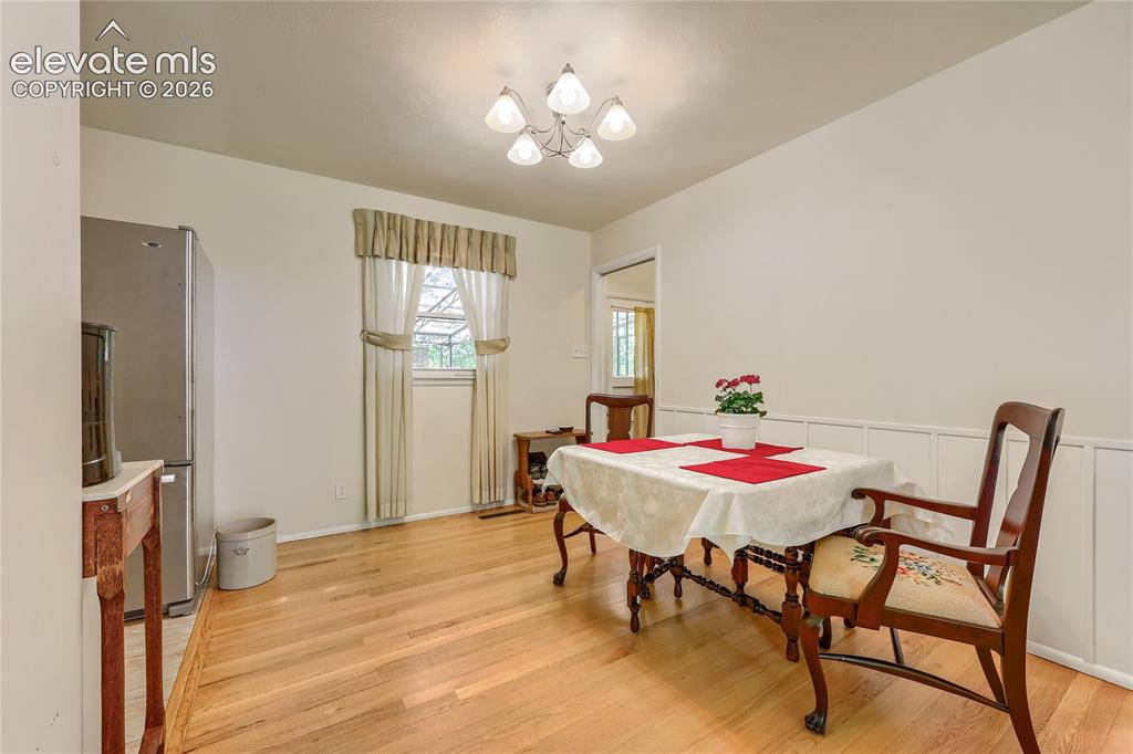 Image 7 of 29: Dining Area