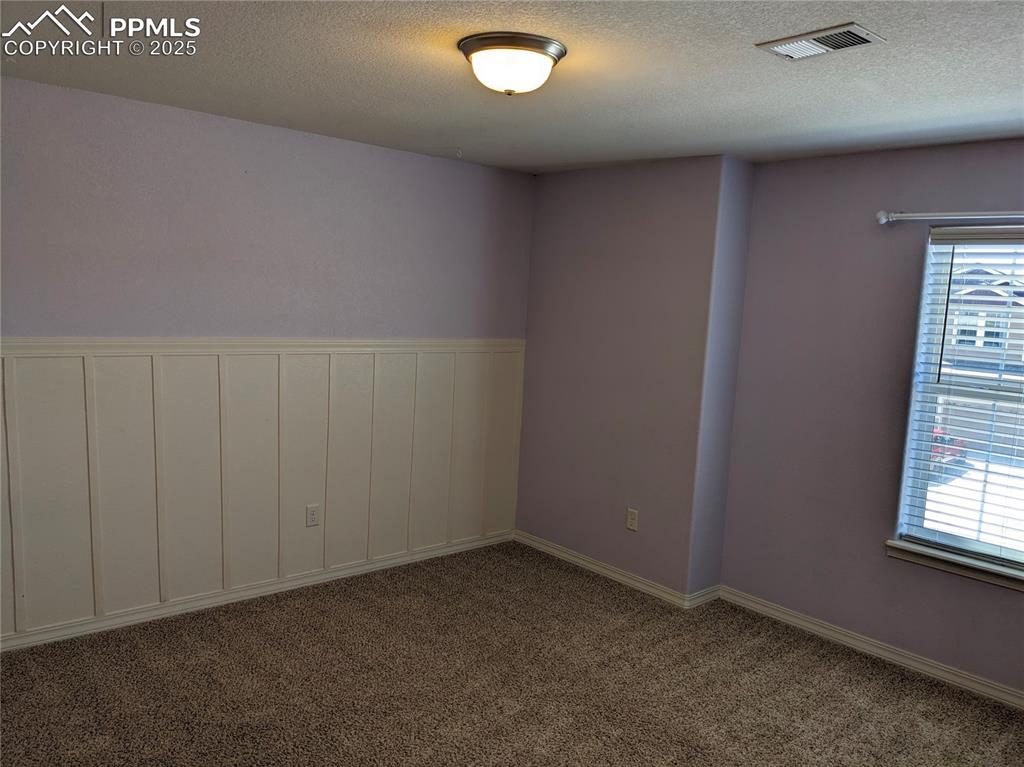 Image 19 of 30: Bedroom