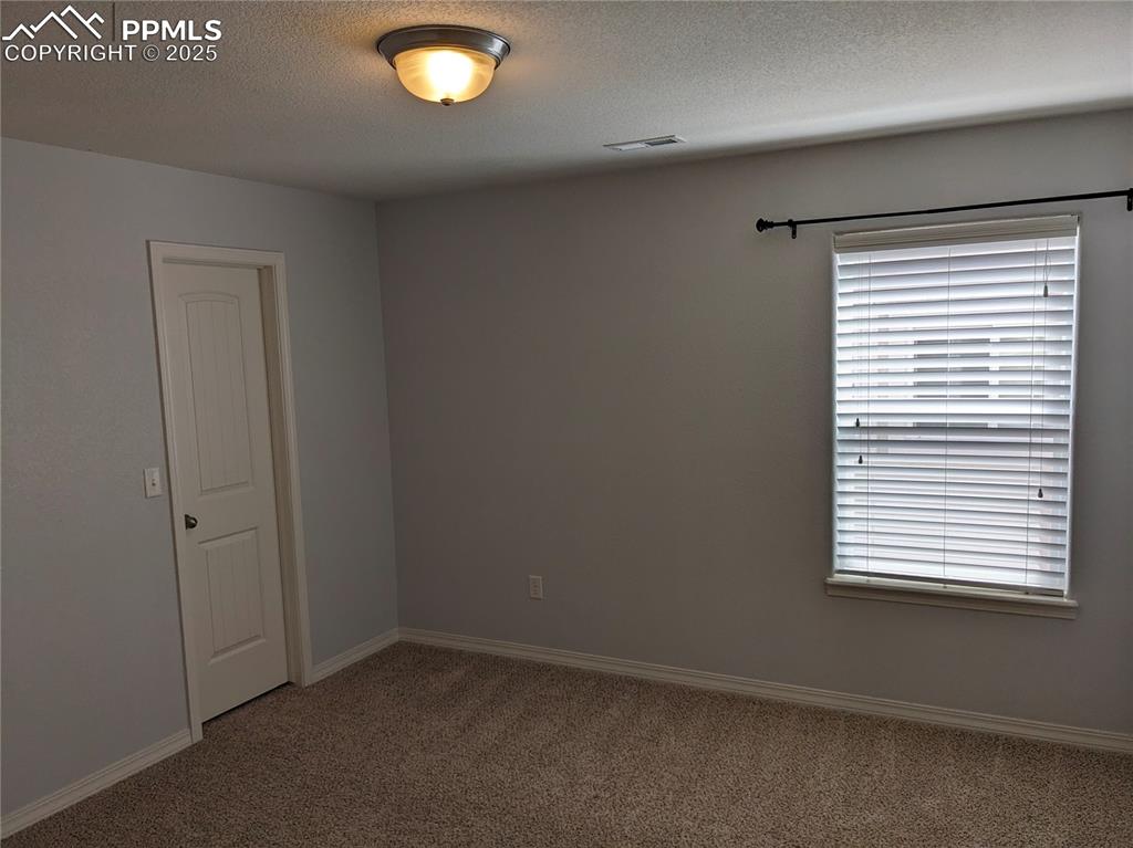 Image 20 of 30: Bedroom