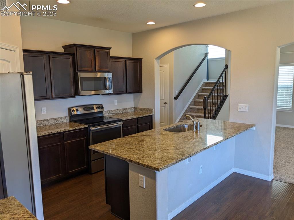 Image 9 of 30: Kitchen
