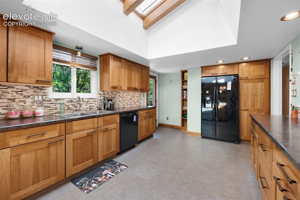 Image 11 of 44: Kitchen