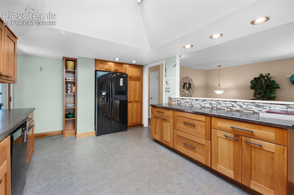 Image 12 of 44: Kitchen