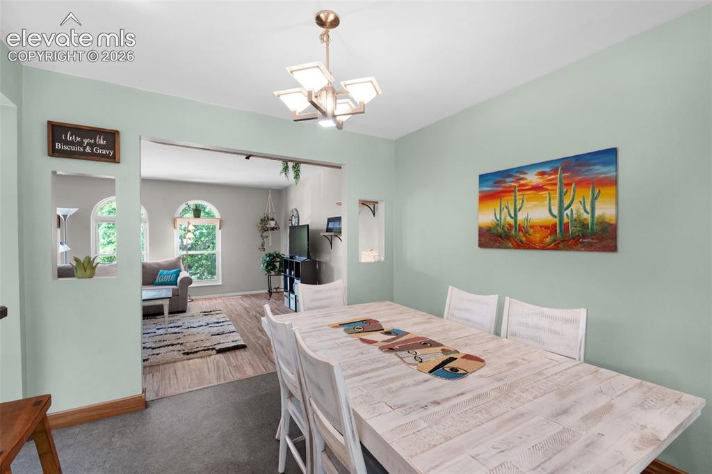 Image 14 of 44: Dining Area