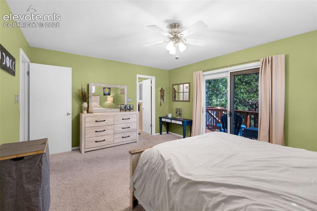 Image 18 of 44: Bedroom