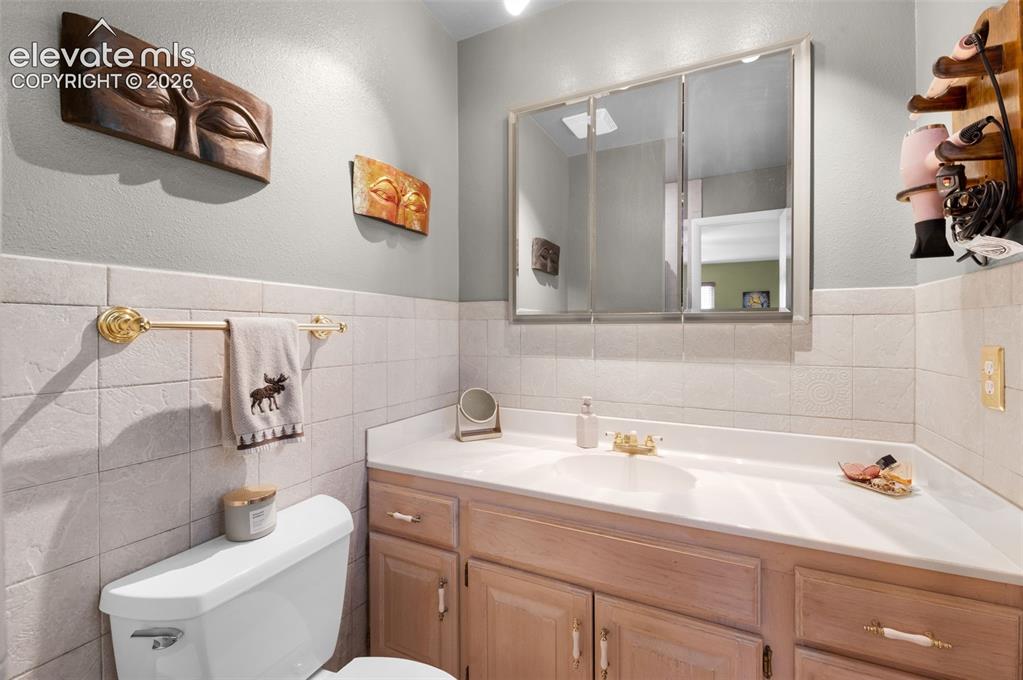 Image 19 of 44: Bathroom