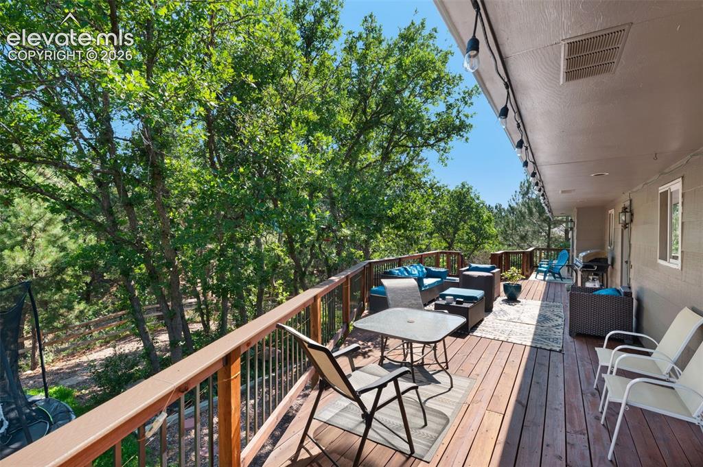 Image 36 of 44: Deck