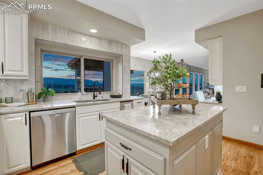Image 16 of 43: Stainless appliances, prep space on the island and perfectly positioned tas