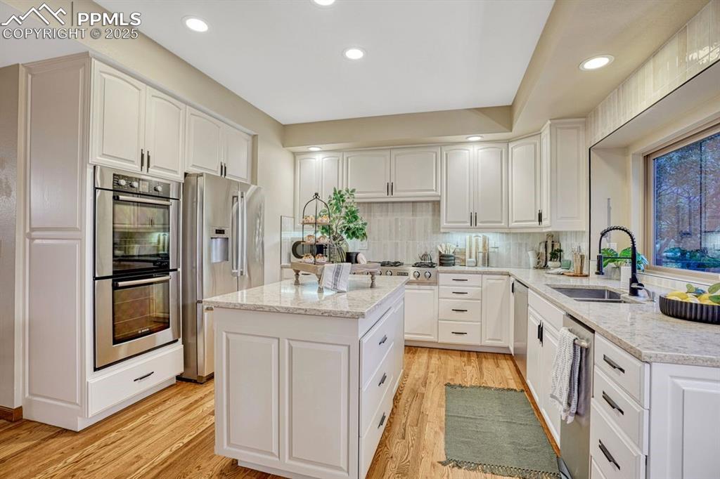 Image 4 of 43: Get the benefit of a sparkling refresh in the kitchen
