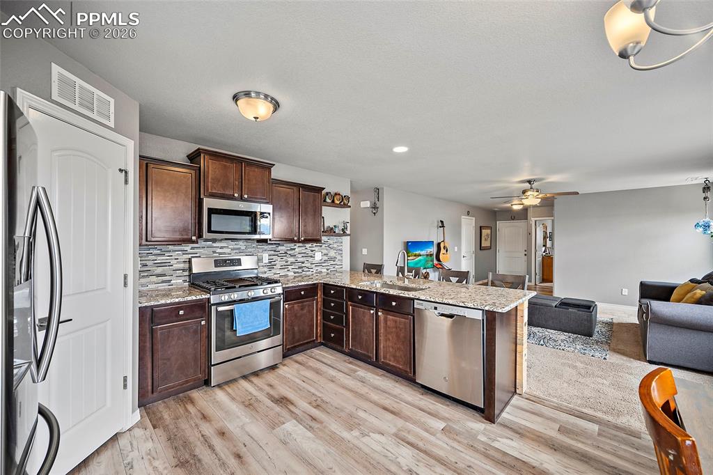 Image 16 of 37: Kitchen